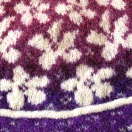 Fatti da lelena: Flowers Hat dal Pattern Knit-a-Hat con Kauni
